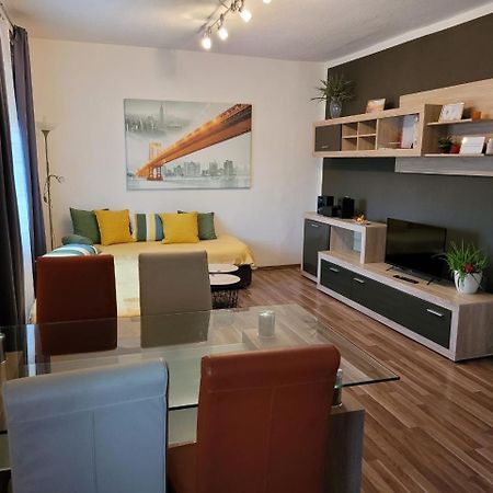 Zentral Gelegene, Sehr Ruhige Und Helle Wohnung Graz Esterno foto