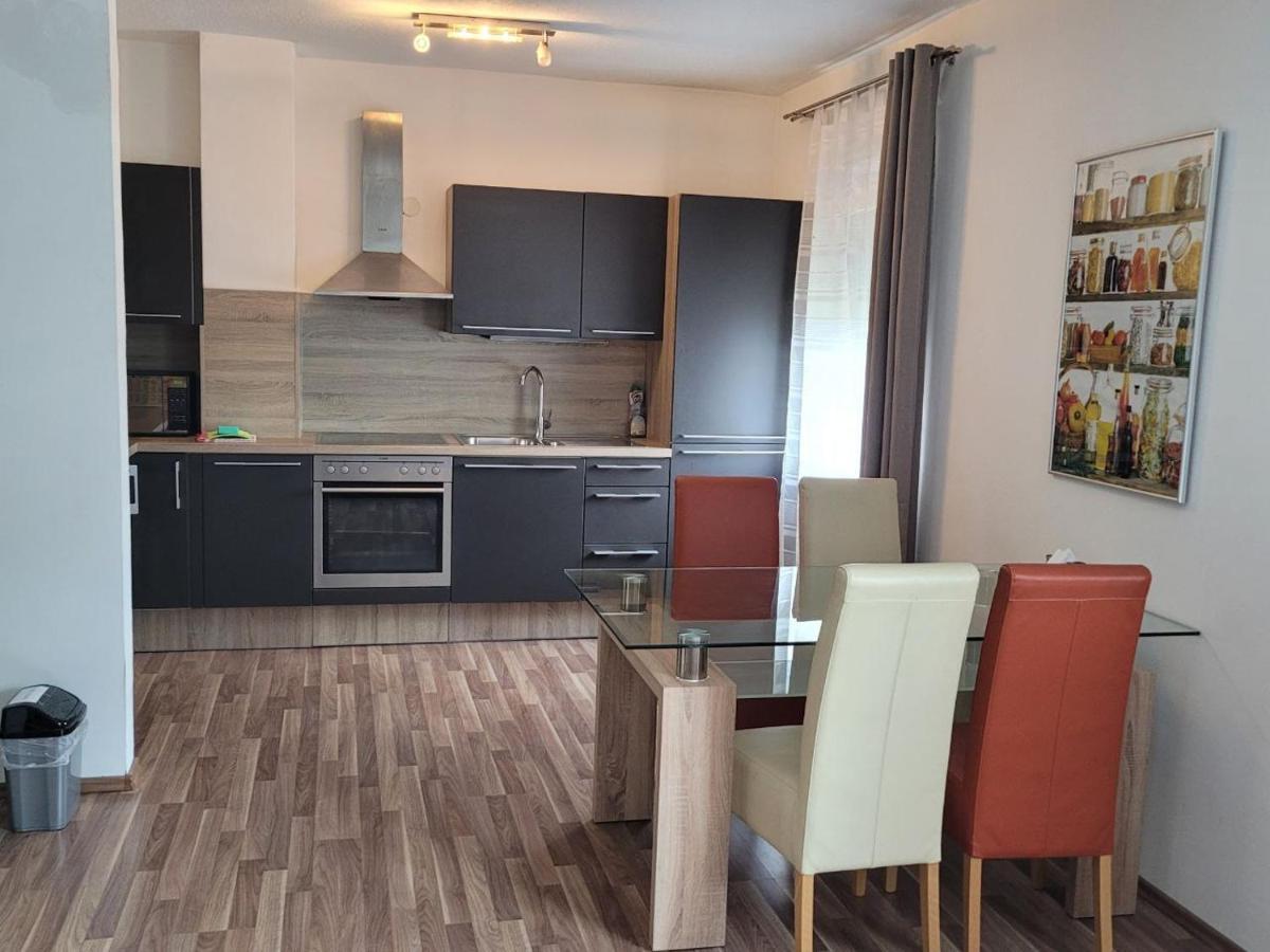 Zentral Gelegene, Sehr Ruhige Und Helle Wohnung Graz Esterno foto