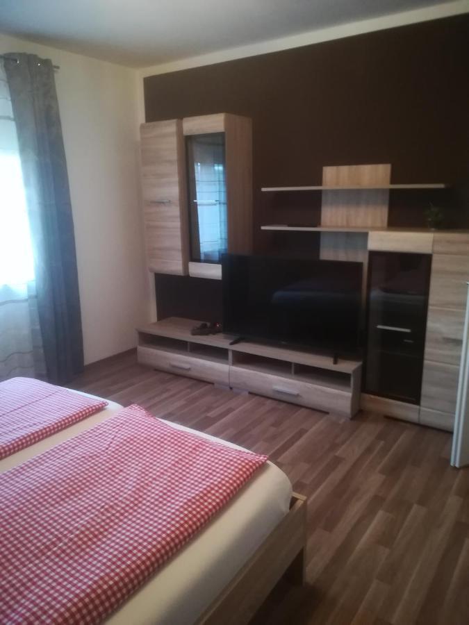 Zentral Gelegene, Sehr Ruhige Und Helle Wohnung Graz Esterno foto