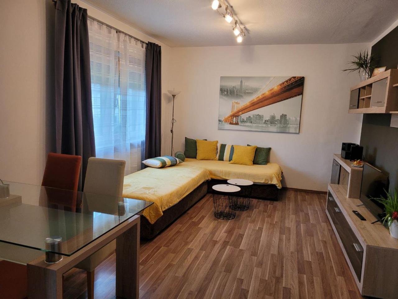 Zentral Gelegene, Sehr Ruhige Und Helle Wohnung Graz Esterno foto